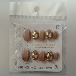 🚨 Press On Nail Set With Application Kit